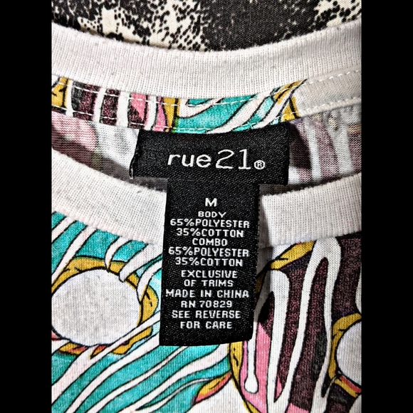 Rue21 Short Sleeve Graphic T-shirt Juniors Medium - Picture 3 of 3